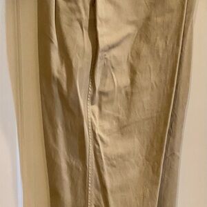 Eddie Bauer Men's Khaki Chinos knew no tags. 40/32